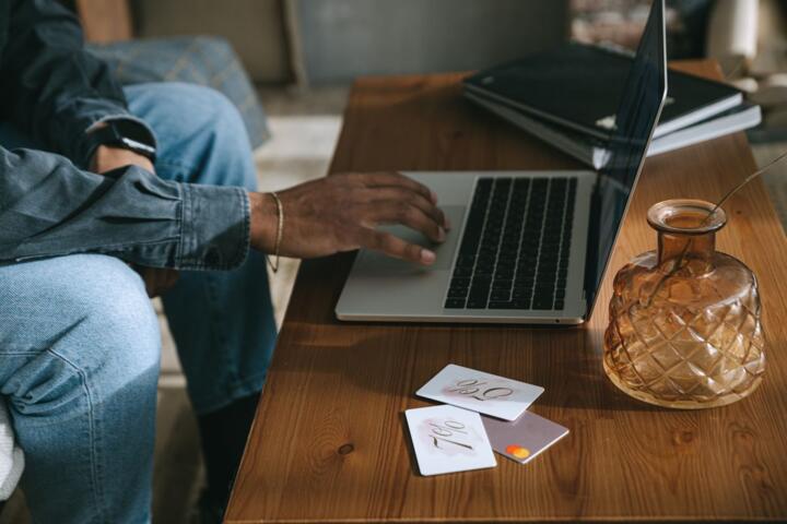 Secured vs. Unsecured Credit Cards: Which One Should You Choose?